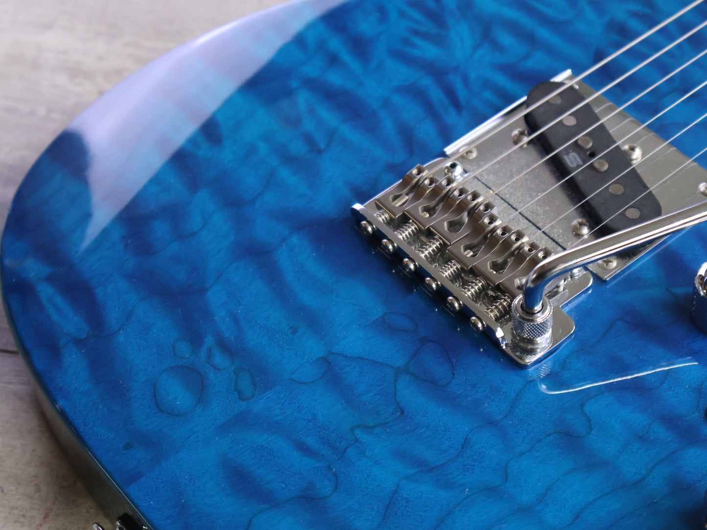 2022 Ibanez Japan AZS2200Q Prestige Single Cutaway (Royal Blue Sapphire)