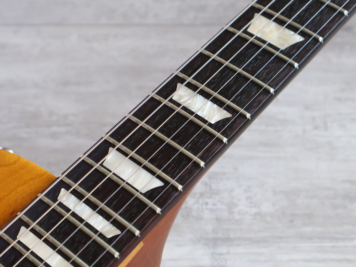 2017 Gibson Les Paul Studio Tribute T (Faded Honey Burst)