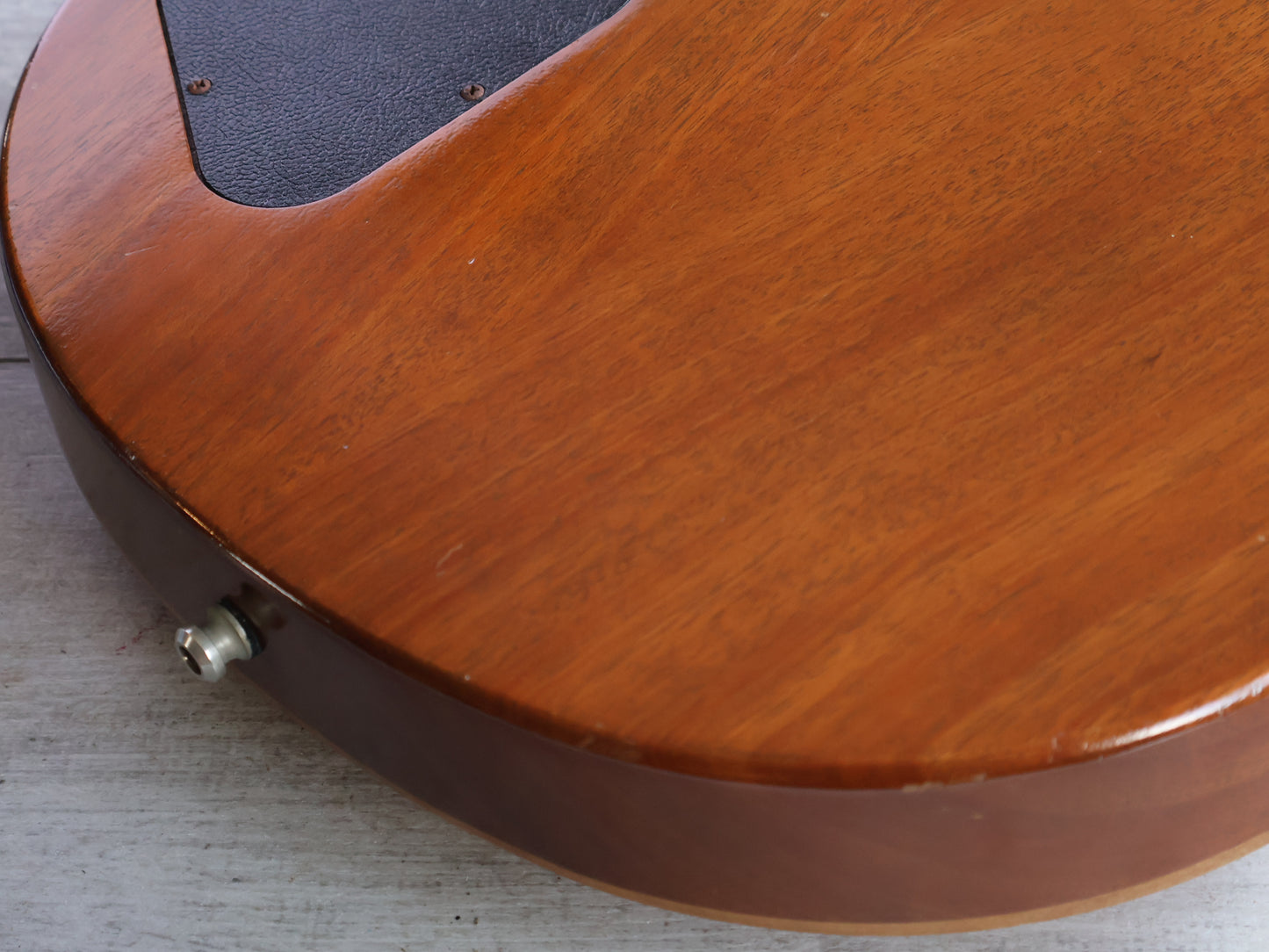 2017 Gibson Les Paul Studio Tribute T (Faded Honey Burst)