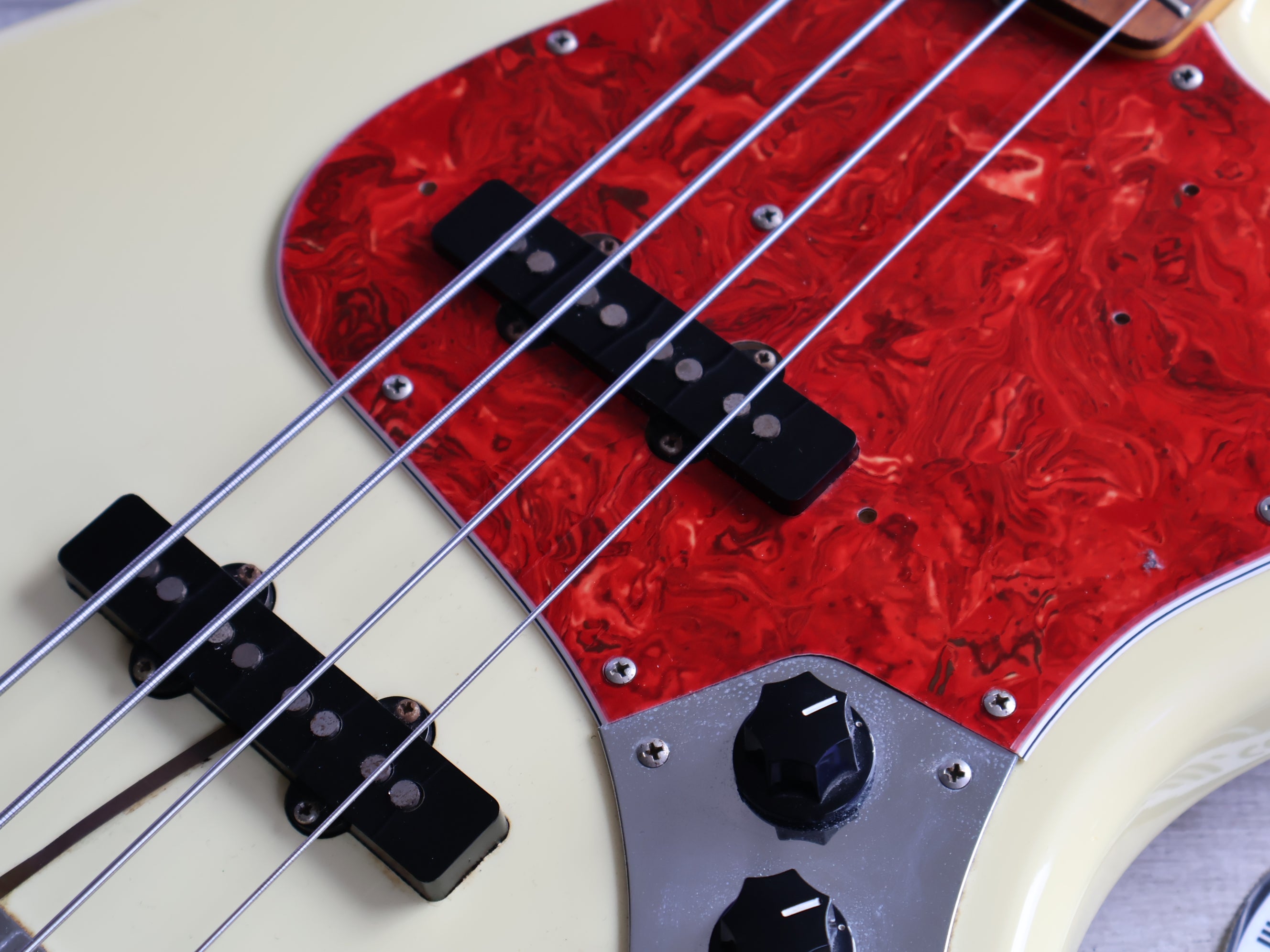 1993 Fender Japan JB62 '62 Reissue Jazz Bass (Vintage White