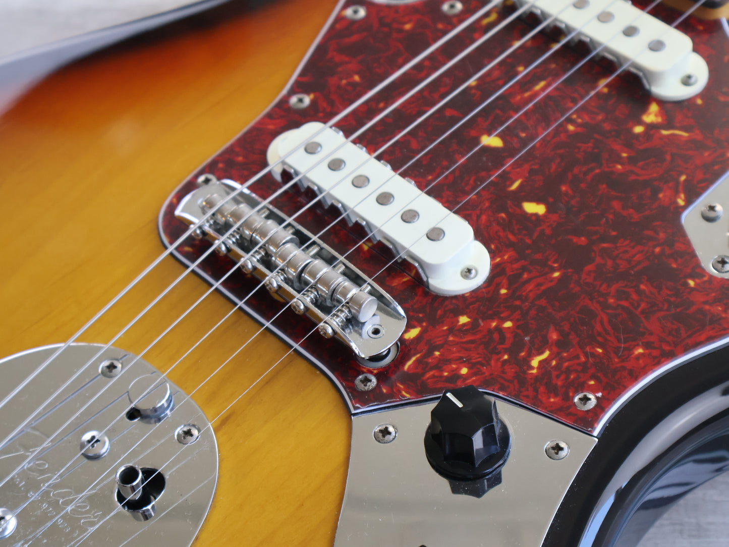 2004 Fender Japan JG66-80 '66 Reissue Jaguar (Sunburst)