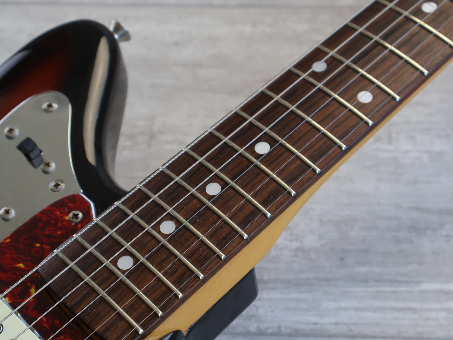 2004 Fender Japan JG66-80 '66 Reissue Jaguar (Sunburst)