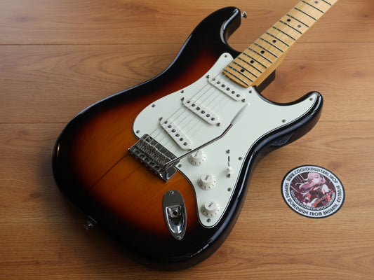 2019 Fender Player Stratocaster w/Maple Neck (Three-Colour Sunburst)