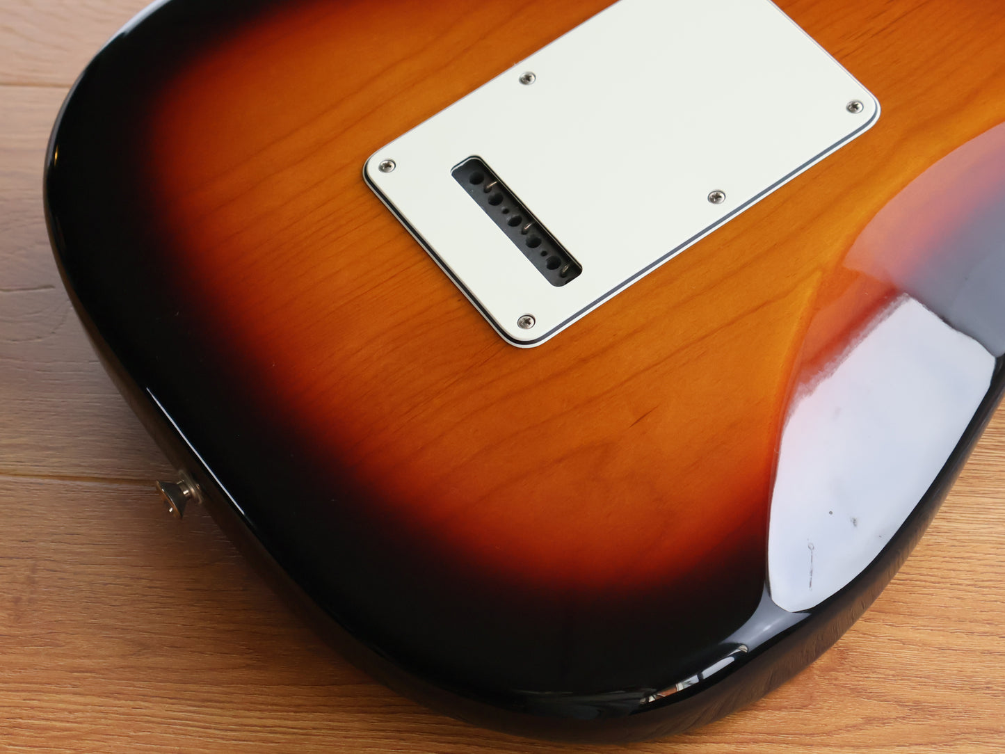 2019 Fender Player Stratocaster w/Maple Neck (Three-Colour Sunburst)