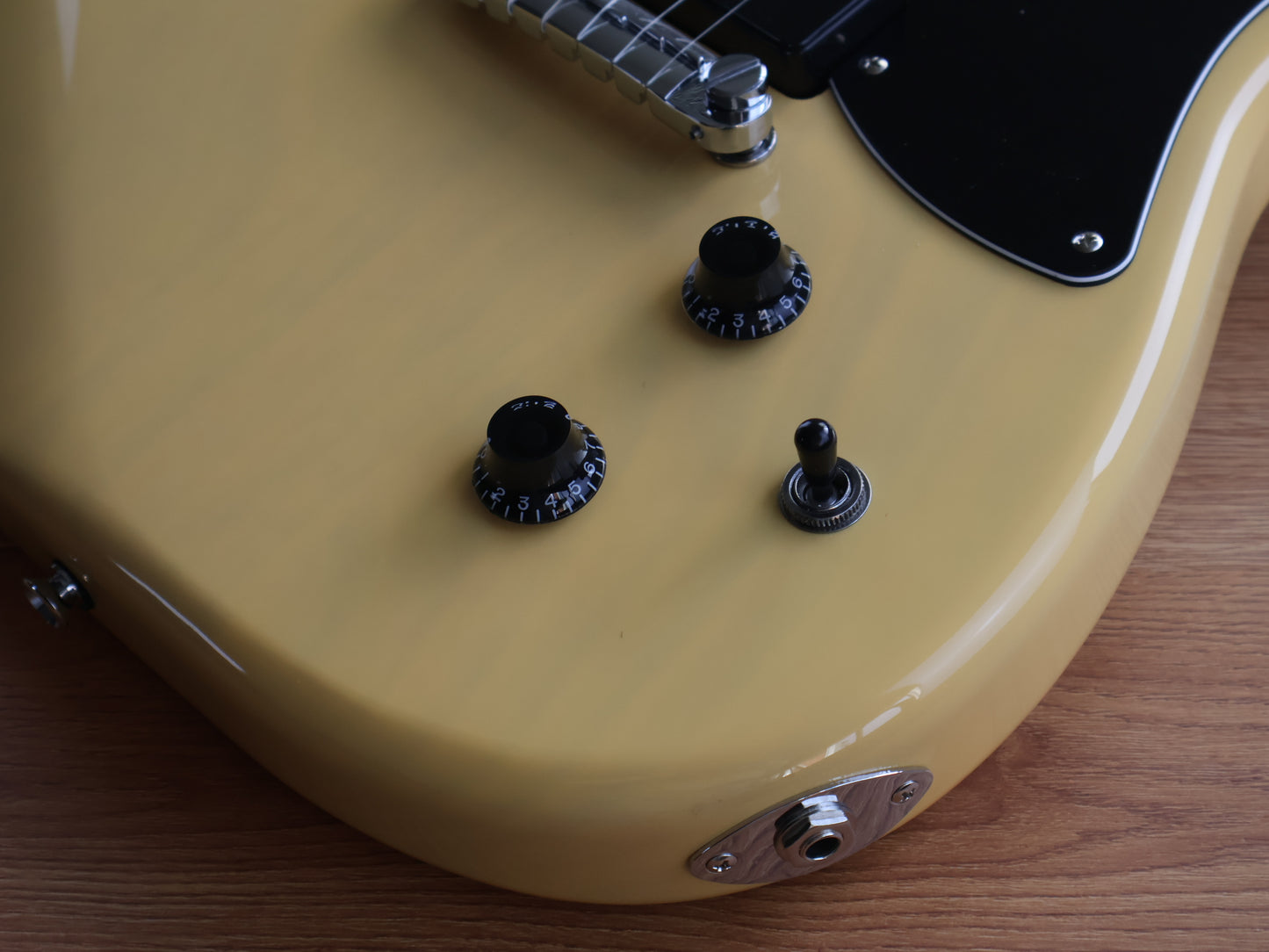 Squier Paranormal Strat-O-Sonic Black Pickguard (Vintage Blonde)