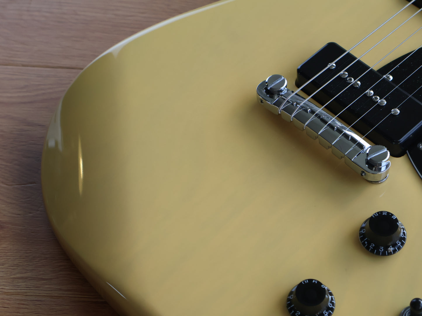 Squier Paranormal Strat-O-Sonic Black Pickguard (Vintage Blonde)