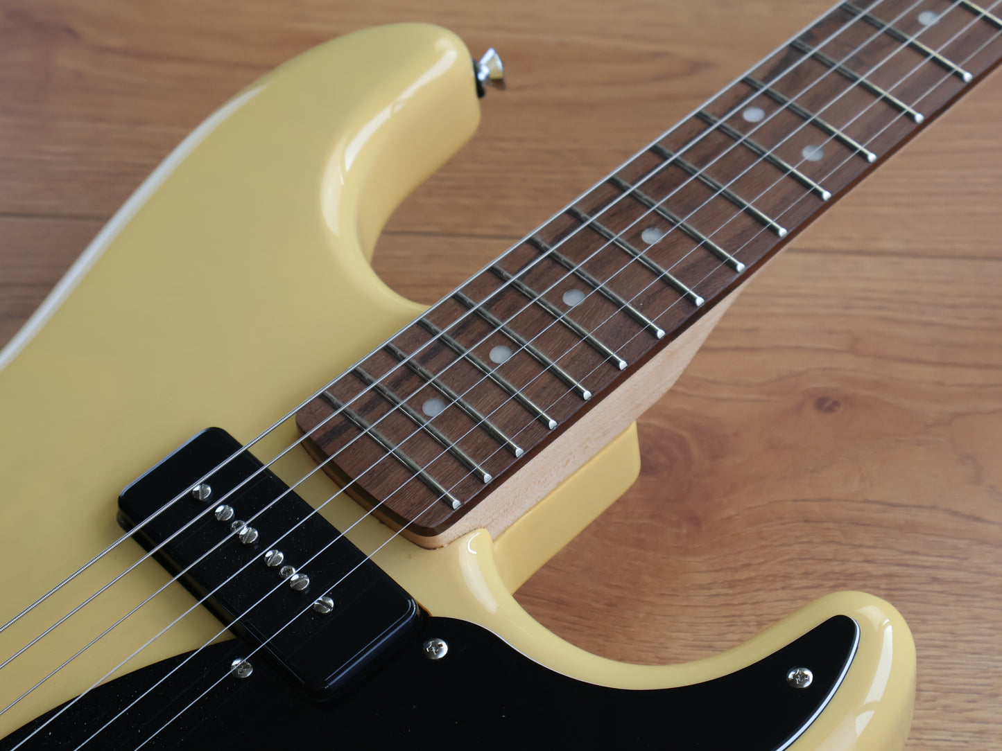 Squier Paranormal Strat-O-Sonic Black Pickguard (Vintage Blonde)