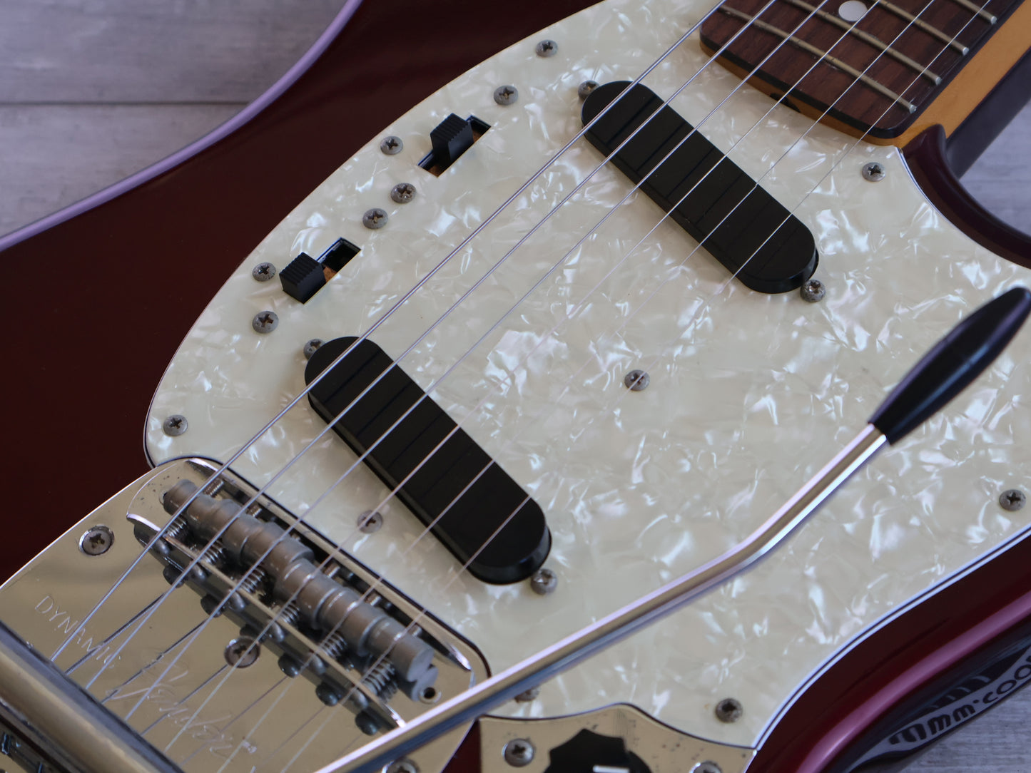 2006 Fender Japan MG73-85CO '73 Reissue Competition Mustang (Old Candy Apple Red)