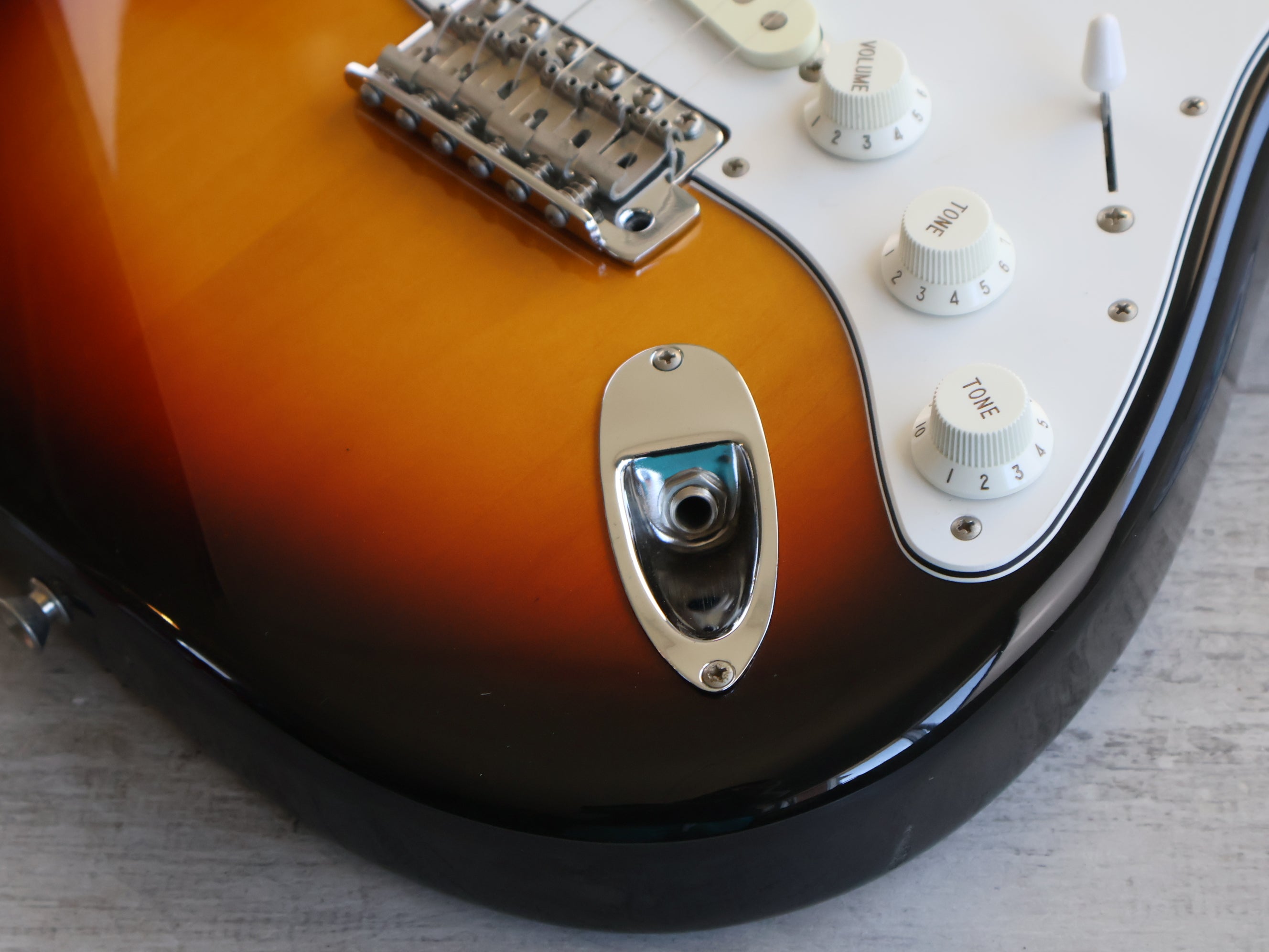 2014 Fender Japan ST-STD Stratocaster Standard (Sunburst) – Cool