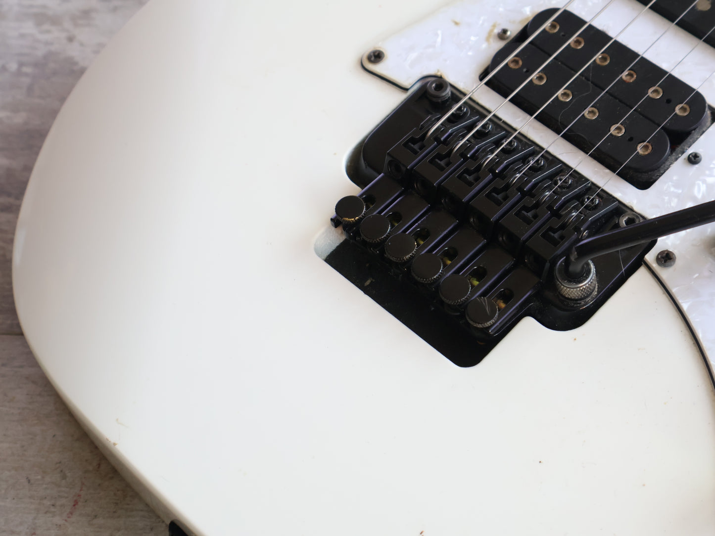 2019 Ibanez RG350DX HSH Superstrat (White)