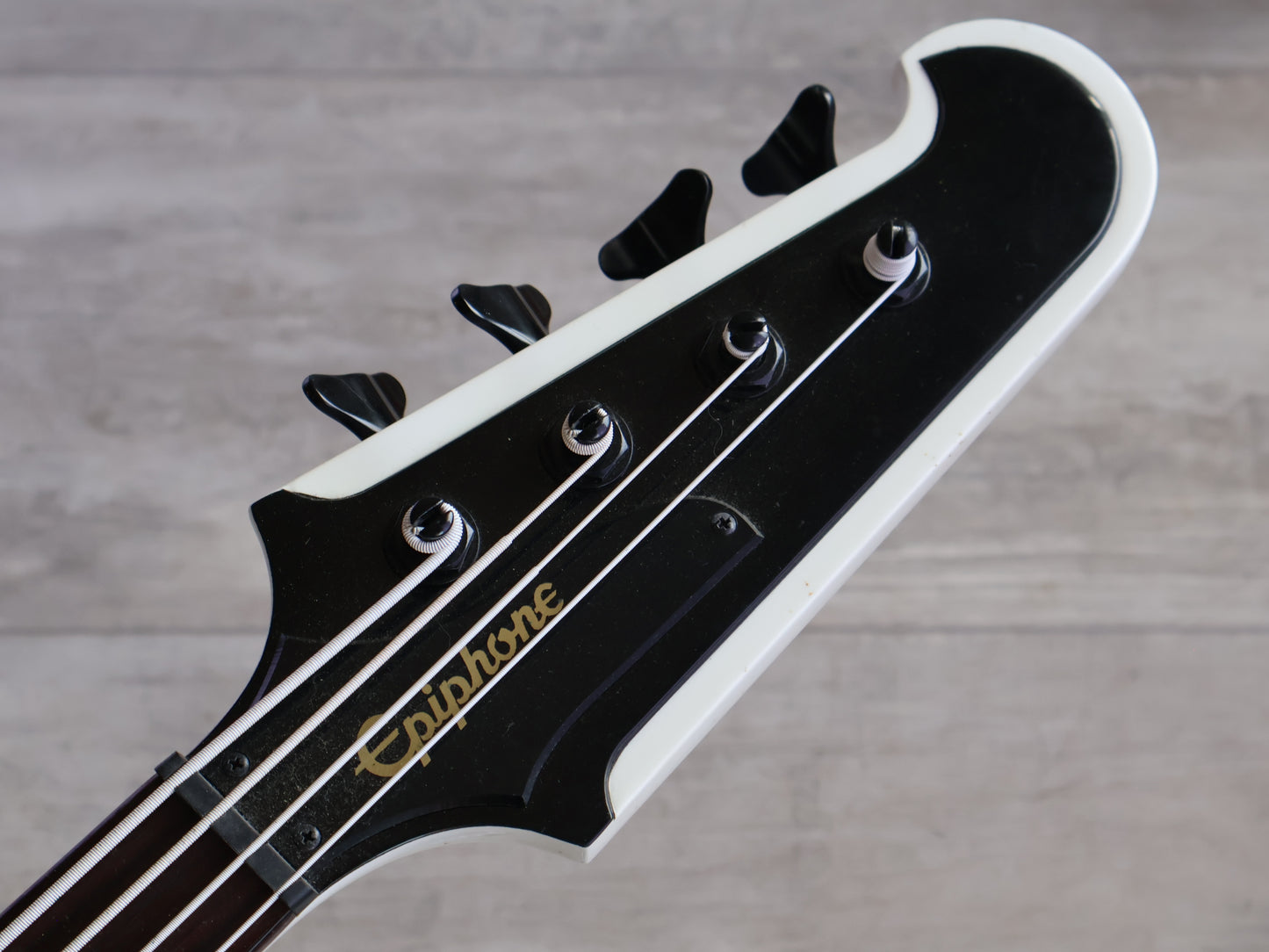 2015 Epiphone Thunderbird Classic IV (Alpine White)