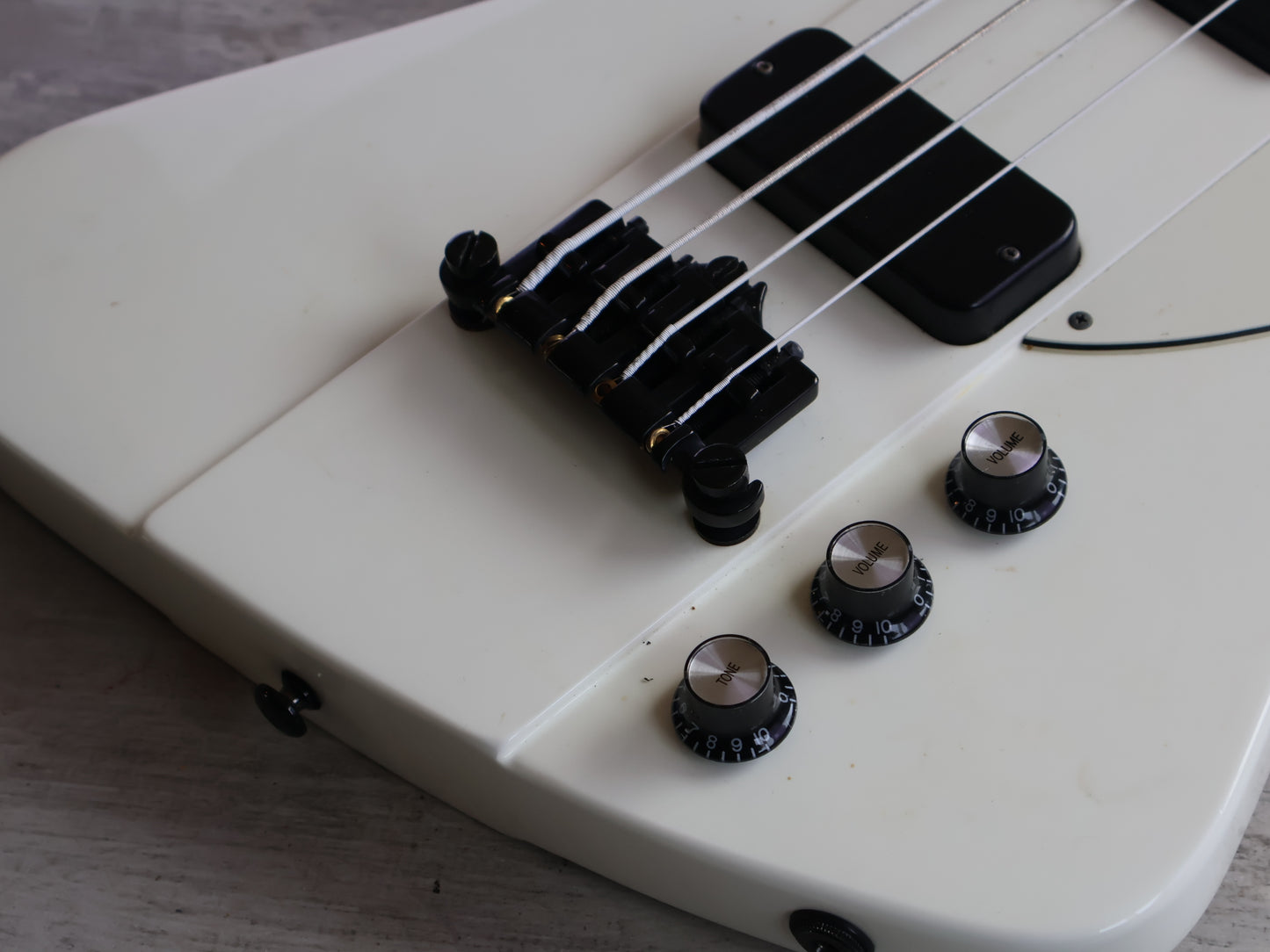 2015 Epiphone Thunderbird Classic IV (Alpine White)