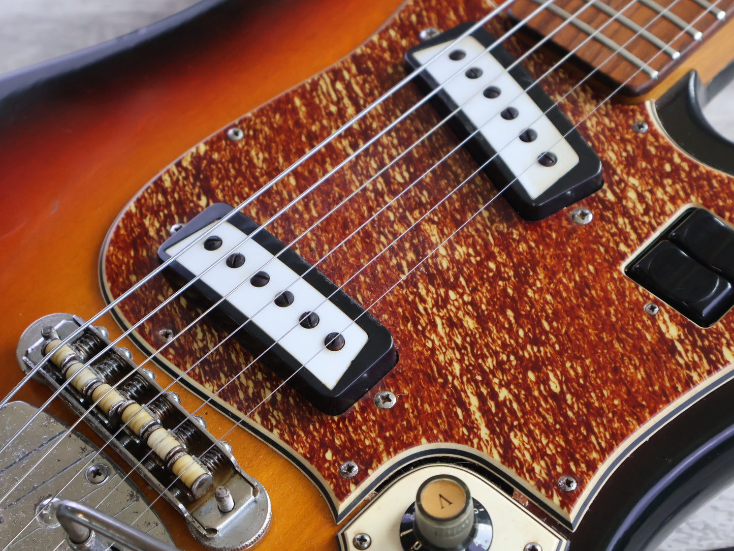 1960's Aria Diamond Japan (Matsumoku) 1532T Jaguar-Style Offset (Sunburst)