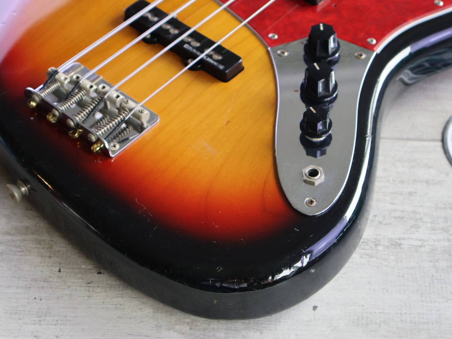 1999 Fender Japan JB62-77FL Fretless Jazz Bass (Sunburst)