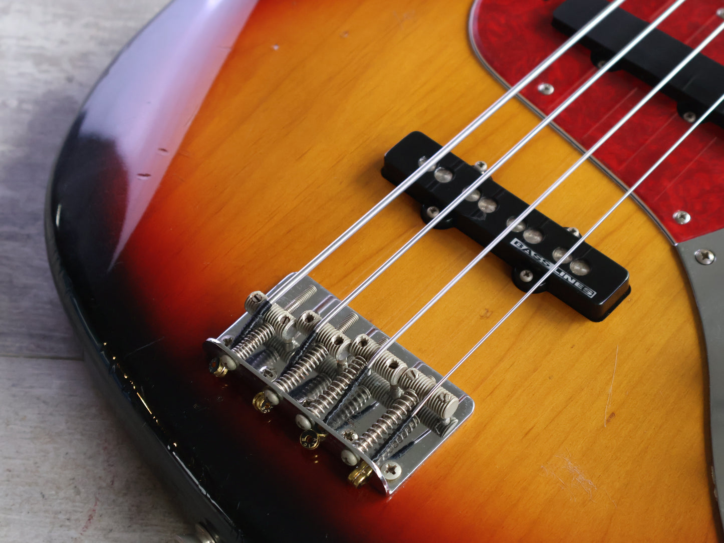1999 Fender Japan JB62-77FL Fretless Jazz Bass (Sunburst)