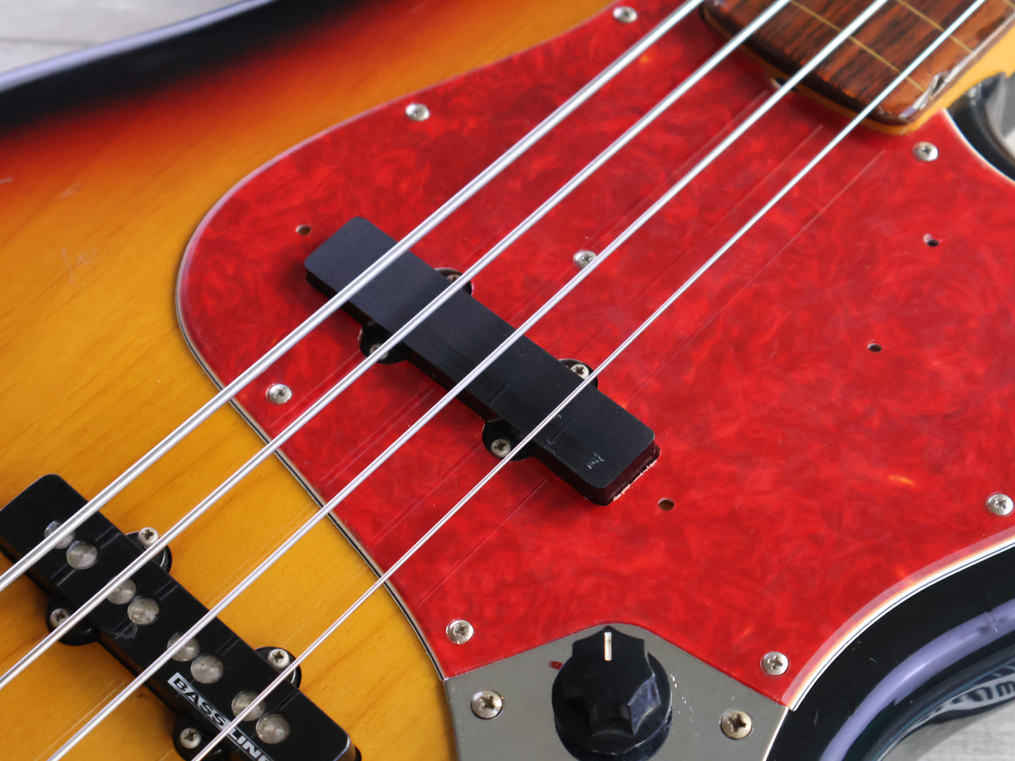 1999 Fender Japan JB62-77FL Fretless Jazz Bass (Sunburst)