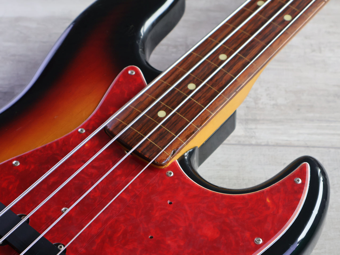 1999 Fender Japan JB62-77FL Fretless Jazz Bass (Sunburst)