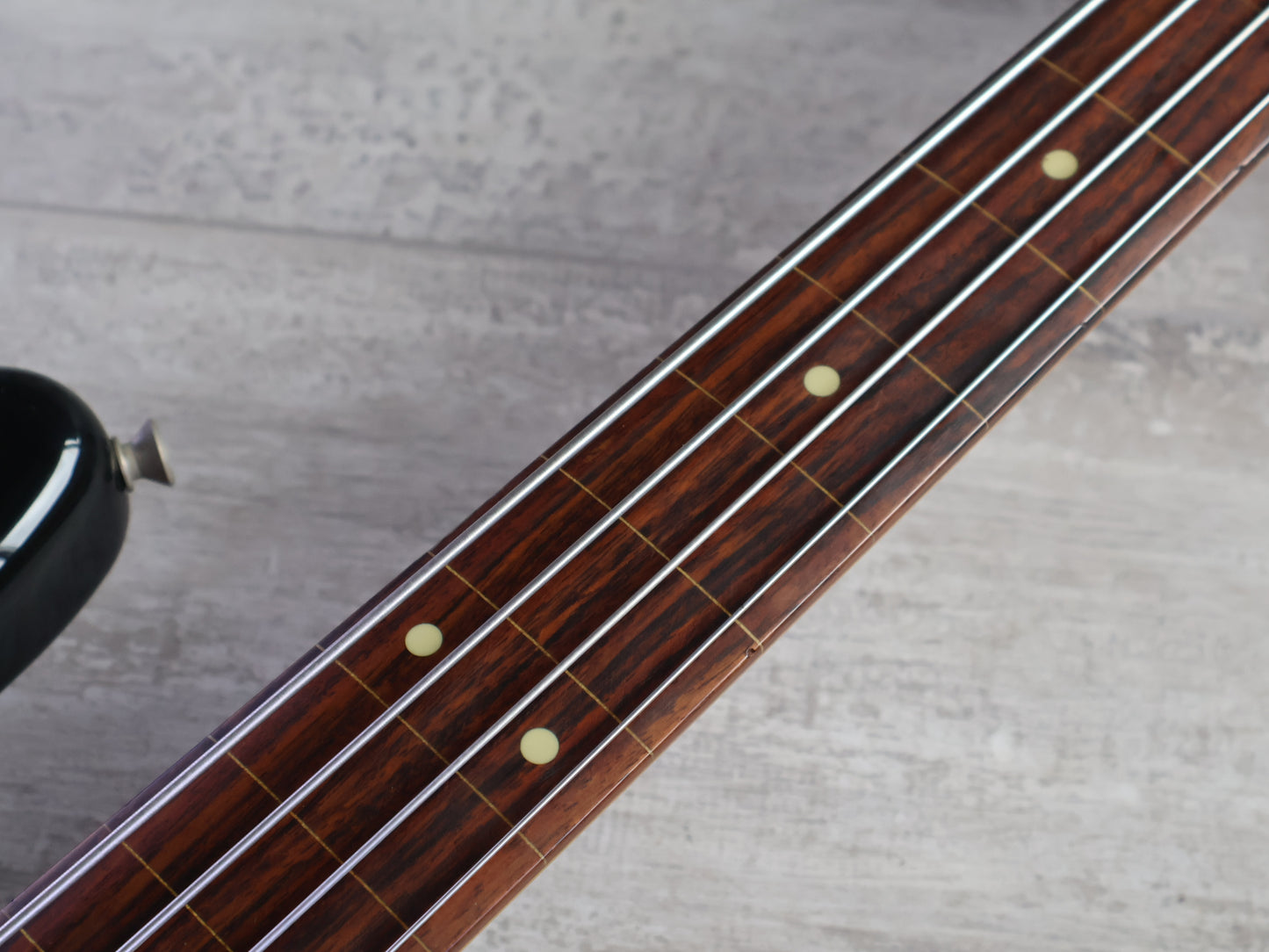 1999 Fender Japan JB62-77FL Fretless Jazz Bass (Sunburst)