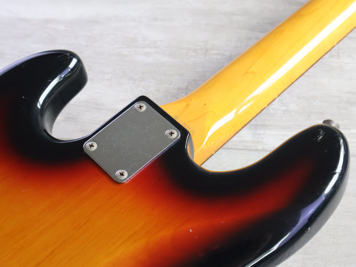 1999 Fender Japan JB62-77FL Fretless Jazz Bass (Sunburst)