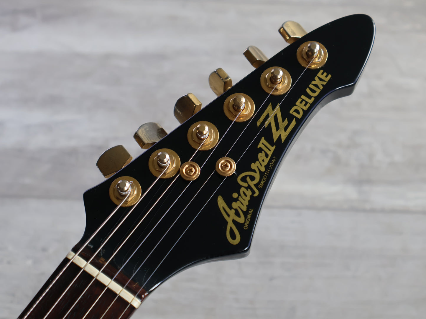 1983 Aria Pro II Japan ZZ Deluxe Explorer (Black/Red)