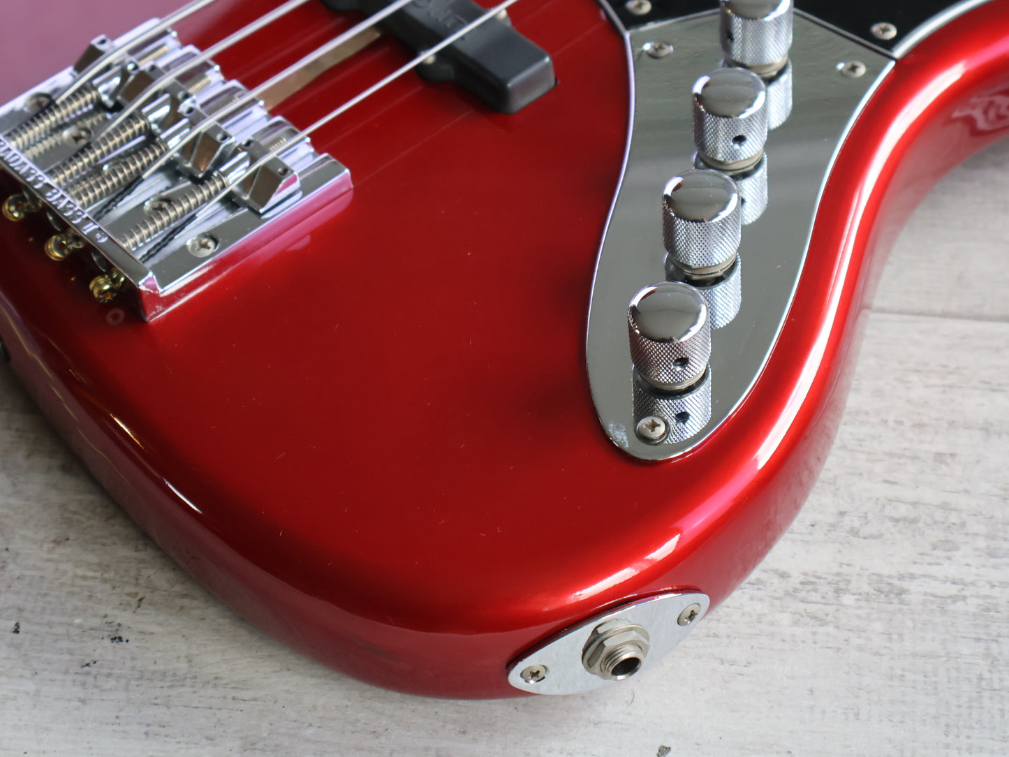 1991 Fender Japan JB62 Custom Edition Fretless Jazz Bass w/Bartolini's (Candy Apple Red)