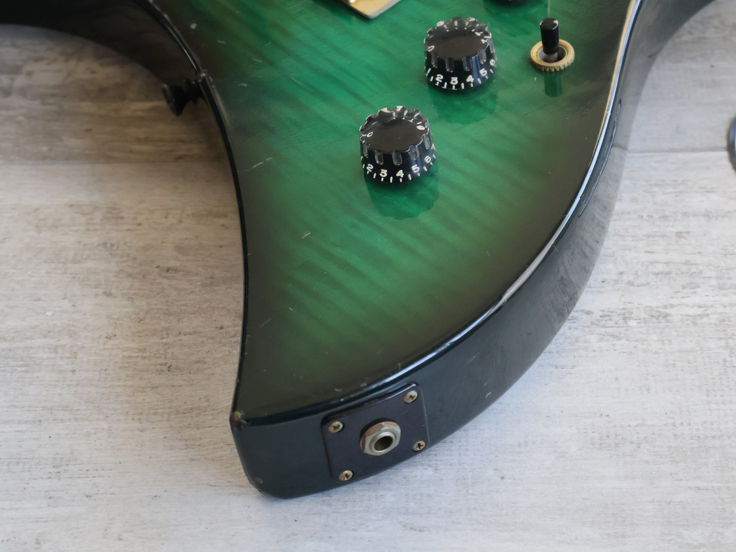 1982 Aria Pro II Japan U-DELUXE Urchin Deluxe (Green-Black Sunburst)