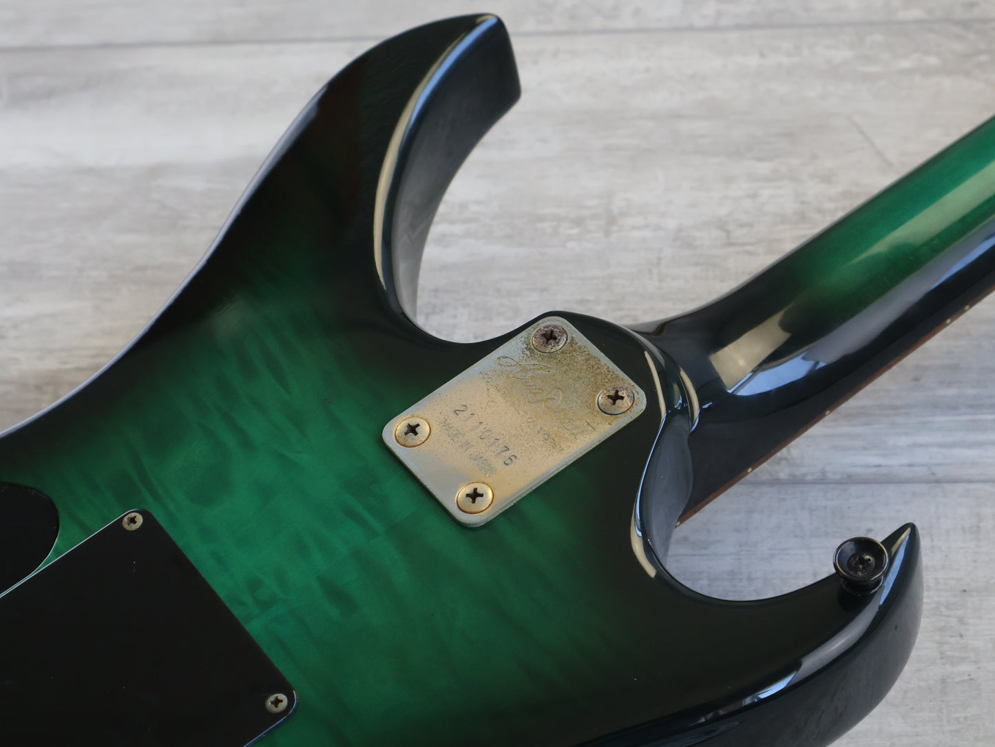 1982 Aria Pro II Japan U-DELUXE Urchin Deluxe (Green-Black Sunburst)