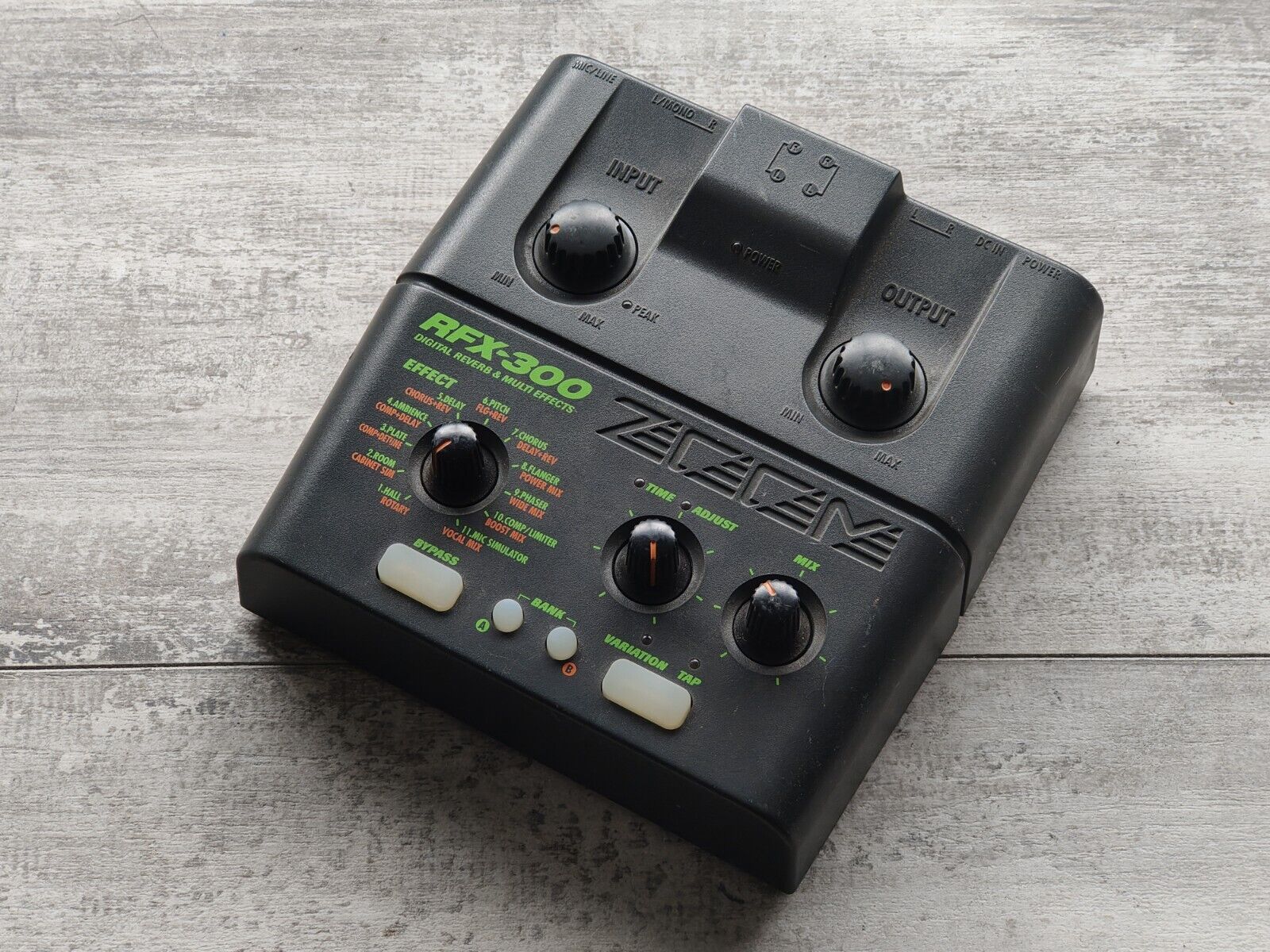 Zoom RFX-300 Digital Reverb Guitar Multi Effects Unit – Cool Old Guitars