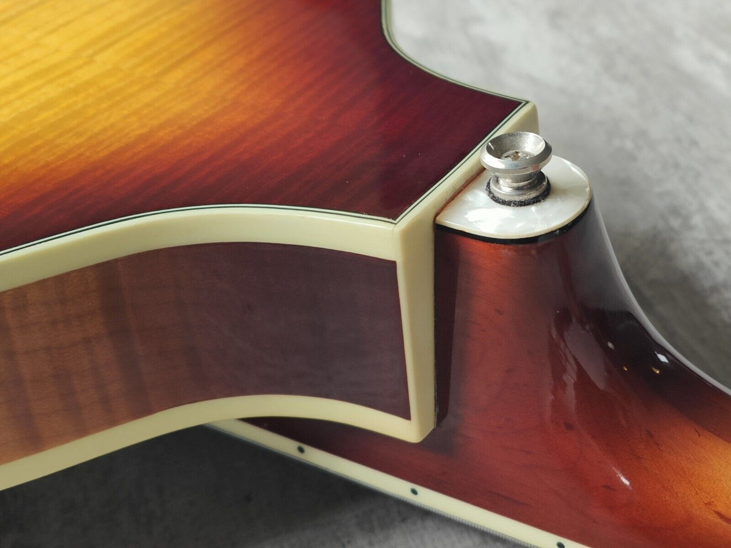 Hofner Contemporary Series CT500/1 Violin Beatle Bass (Sunburst)