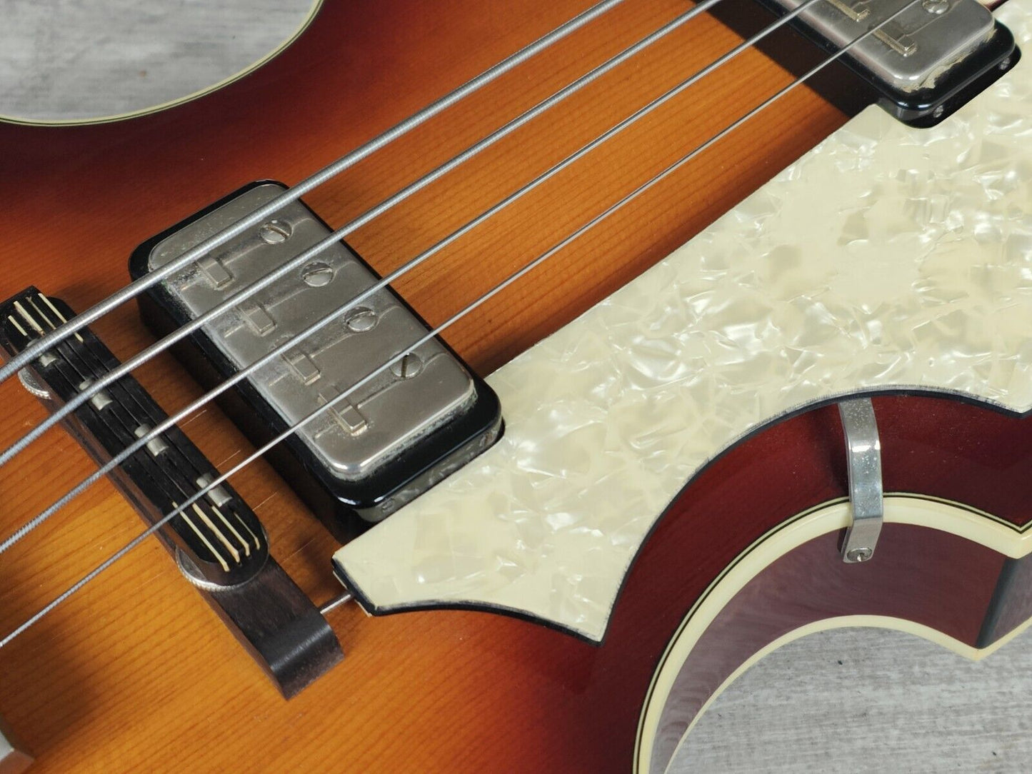 Hofner Contemporary Series CT500/1 Violin Beatle Bass (Sunburst)