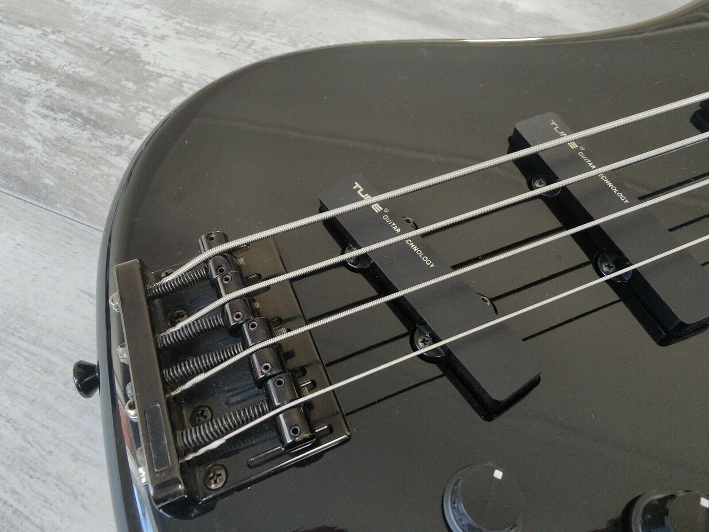 TUNE TBJ-1N Yoshihiro Naruse Model Bass Guitar (Black)