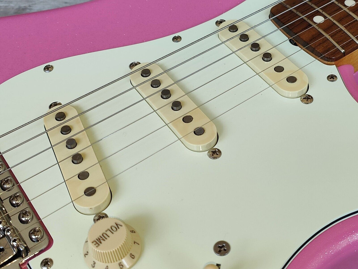 2016 Fender Japan Classic 60's Stratocaster w/USA Texas Special's (Sparkle Pink)
