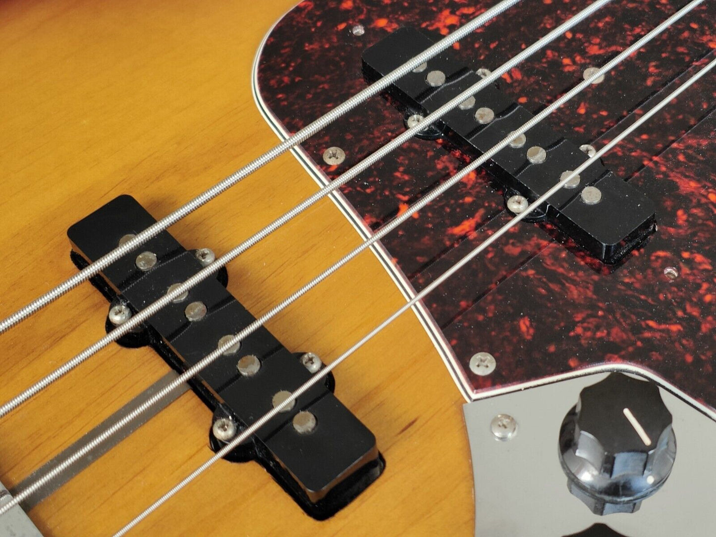 1999 Fender USA AVRI Vintage Reissue '62 Jazz Bass (Sunburst)