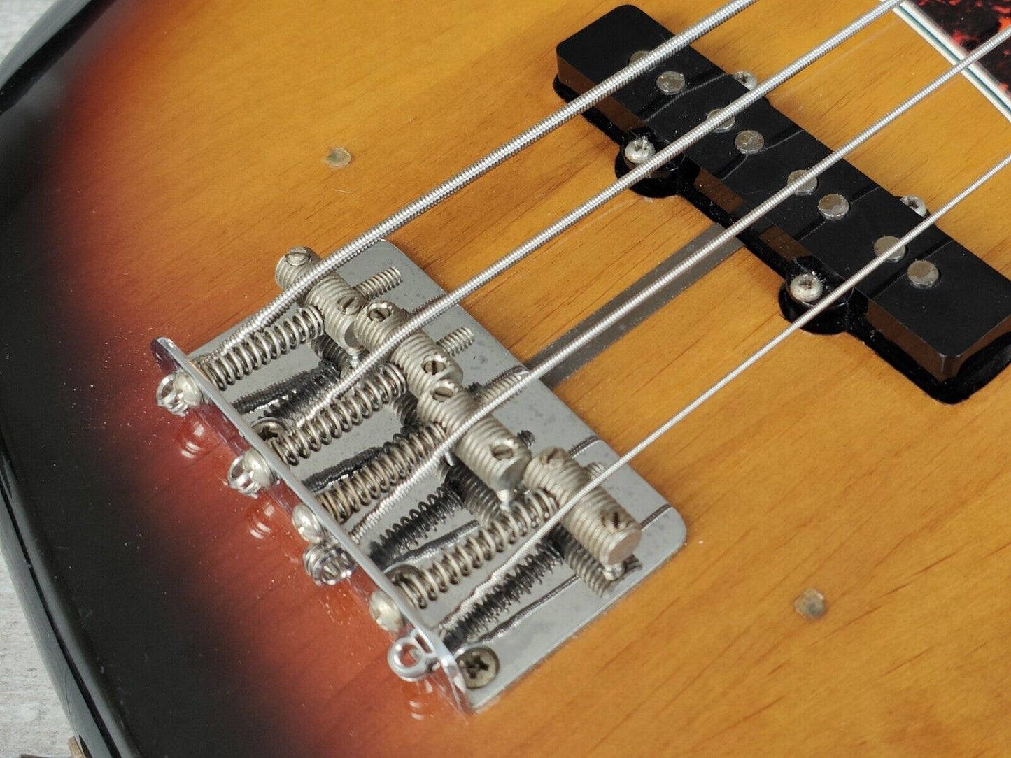 1999 Fender USA AVRI Vintage Reissue '62 Jazz Bass (Sunburst)